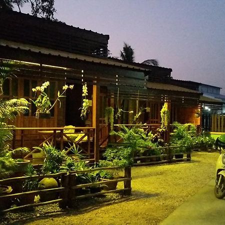 Happy Guesthouse Bungalow Sukhothai Exterior photo