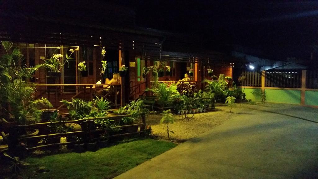 Happy Guesthouse Bungalow Sukhothai Exterior photo