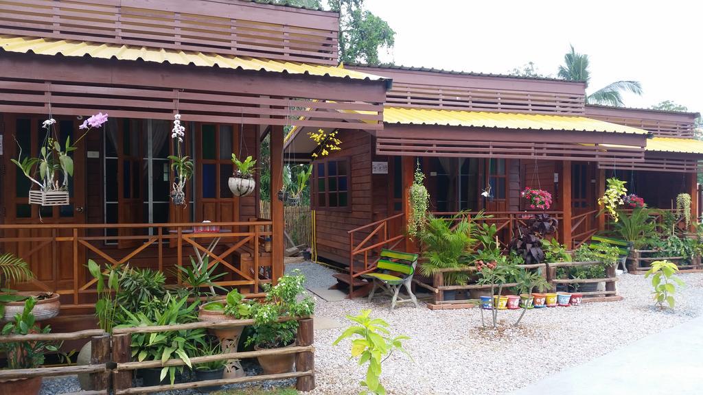Happy Guesthouse Bungalow Sukhothai Exterior photo