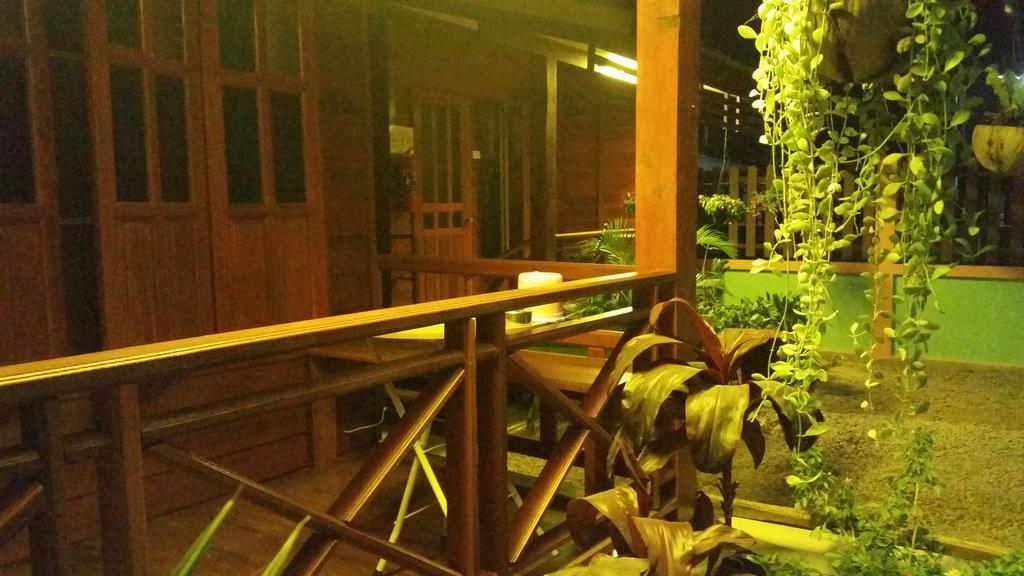 Happy Guesthouse Bungalow Sukhothai Exterior photo