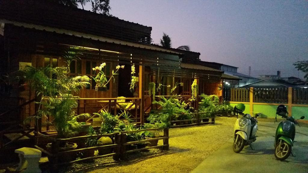 Happy Guesthouse Bungalow Sukhothai Exterior photo