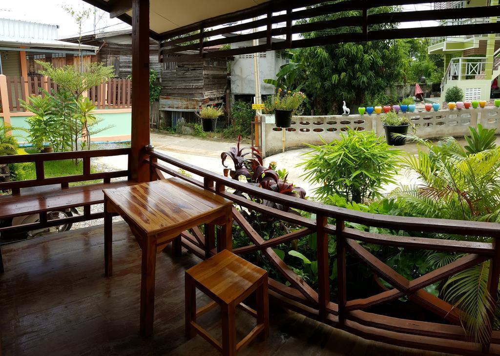 Happy Guesthouse Bungalow Sukhothai Exterior photo