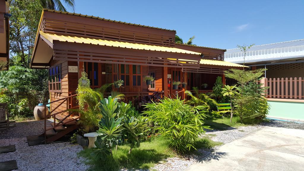 Happy Guesthouse Bungalow Sukhothai Exterior photo