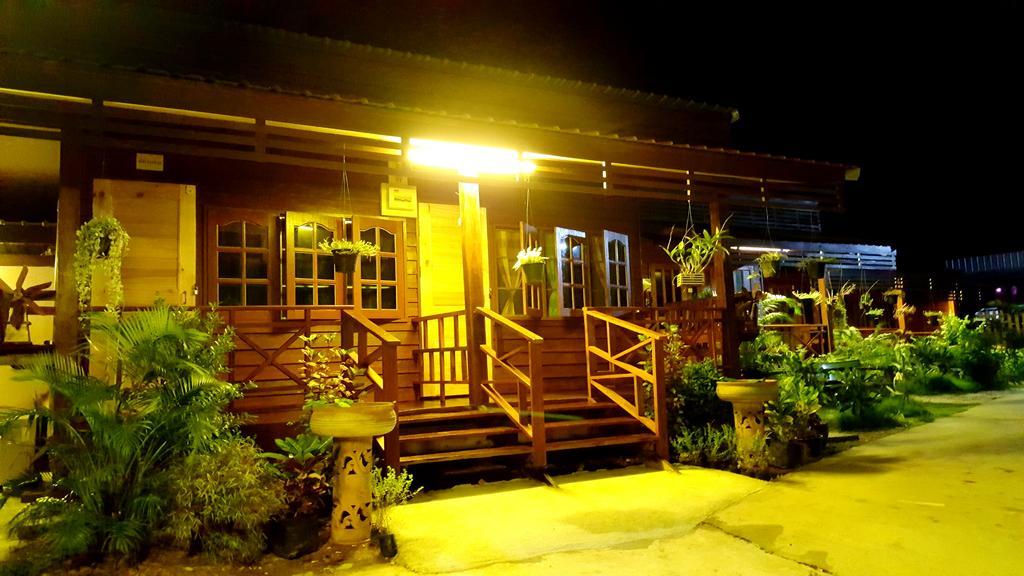 Happy Guesthouse Bungalow Sukhothai Exterior photo