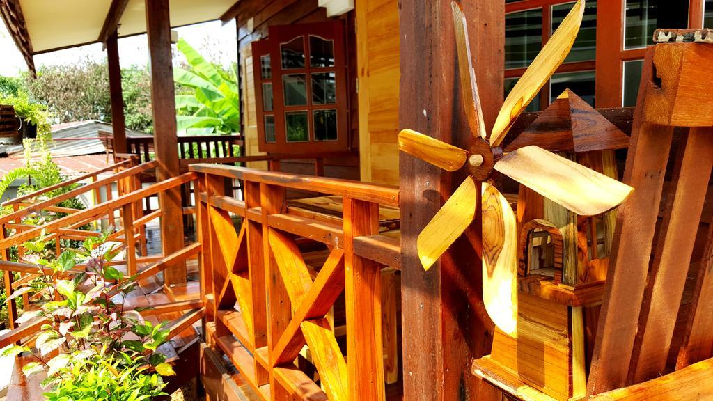 Happy Guesthouse Bungalow Sukhothai Exterior photo