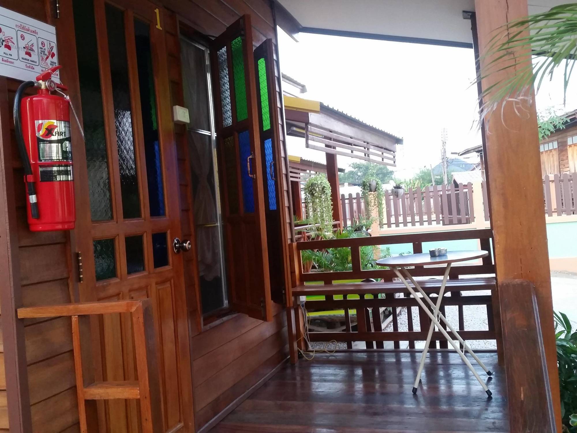 Happy Guesthouse Bungalow Sukhothai Exterior photo