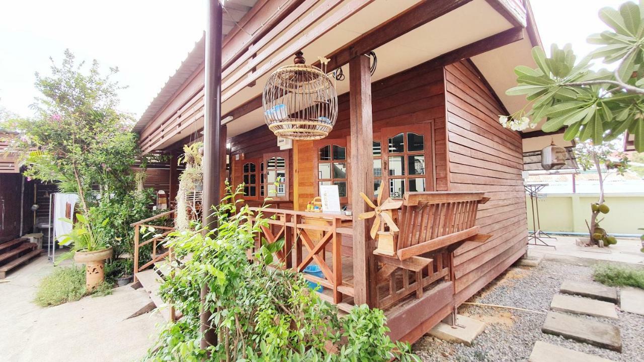 Happy Guesthouse Bungalow Sukhothai Exterior photo