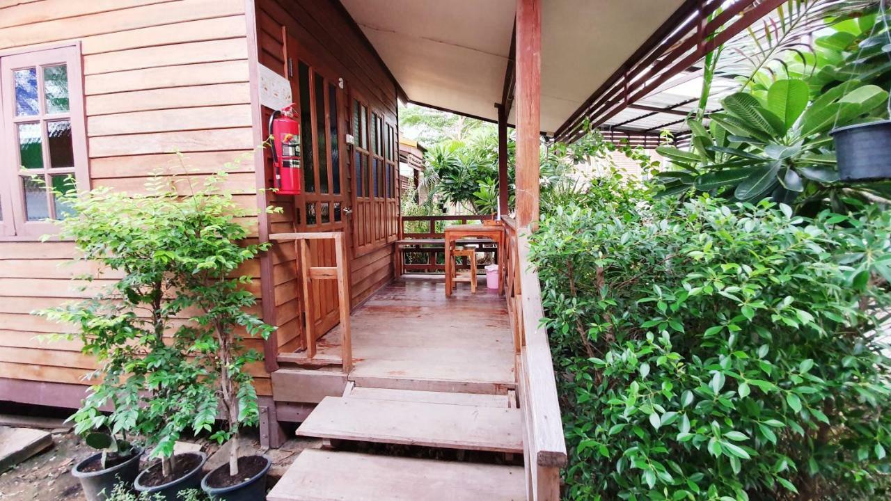 Happy Guesthouse Bungalow Sukhothai Exterior photo