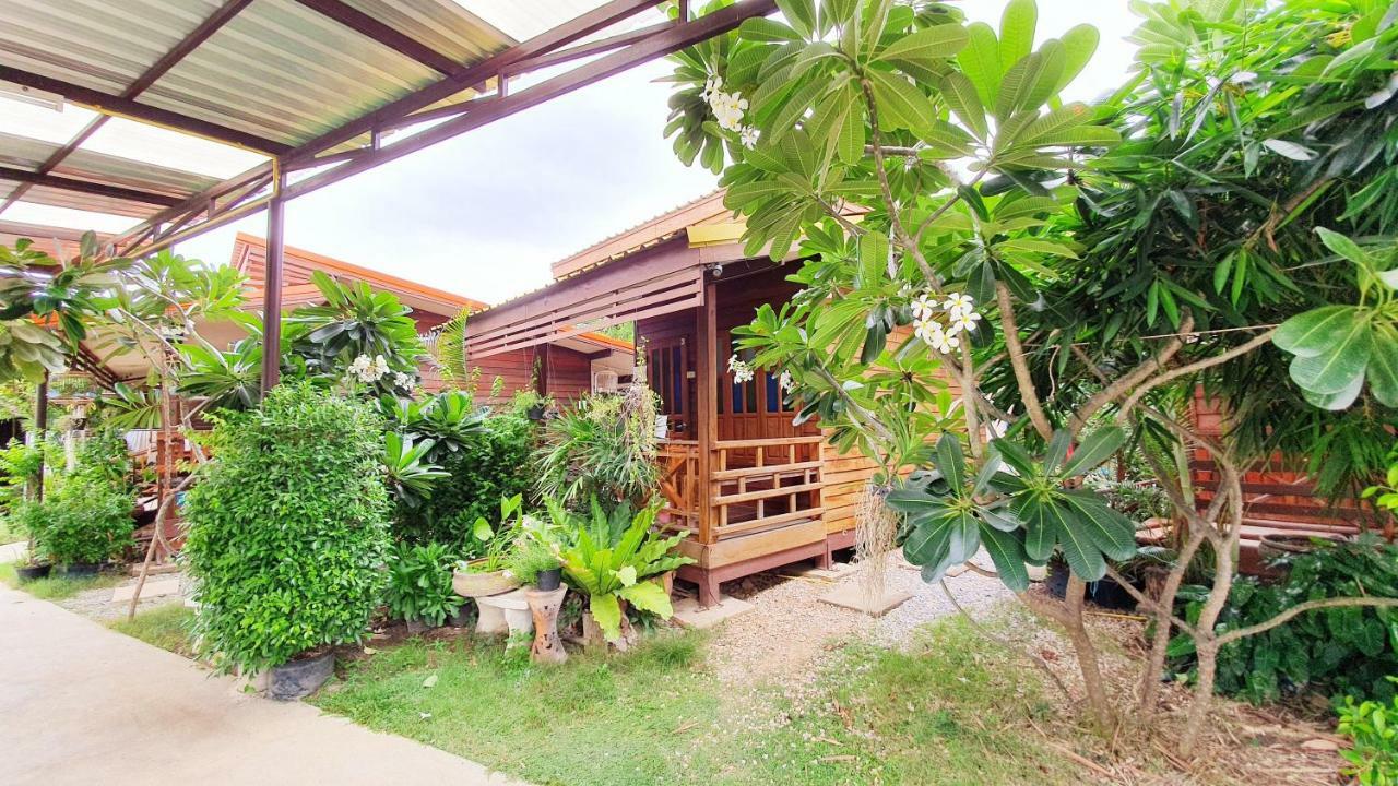 Happy Guesthouse Bungalow Sukhothai Exterior photo